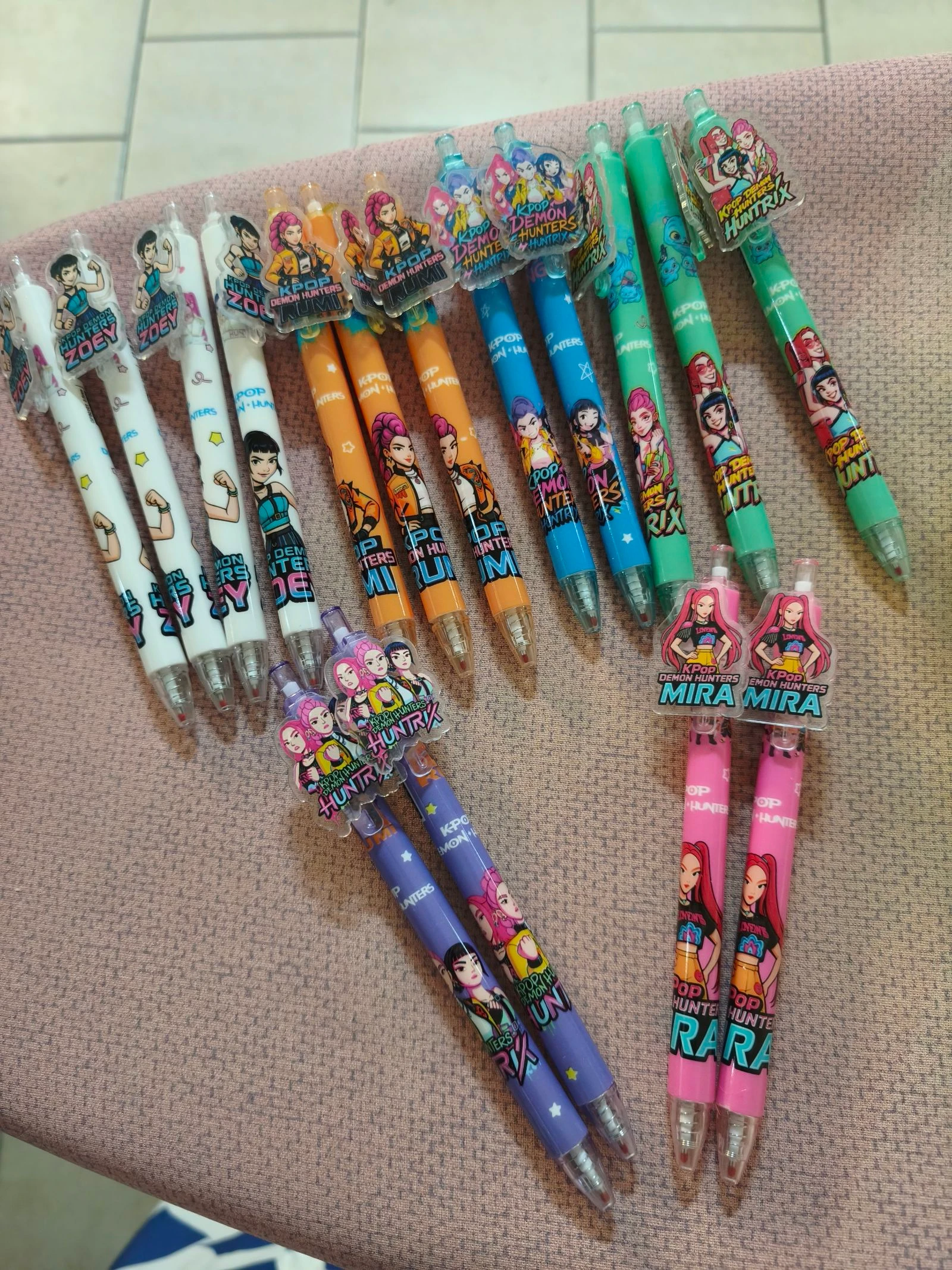 Lote 16 Canetas KPop Demon Hunters Novas / Lot 16 Stylos Neufs